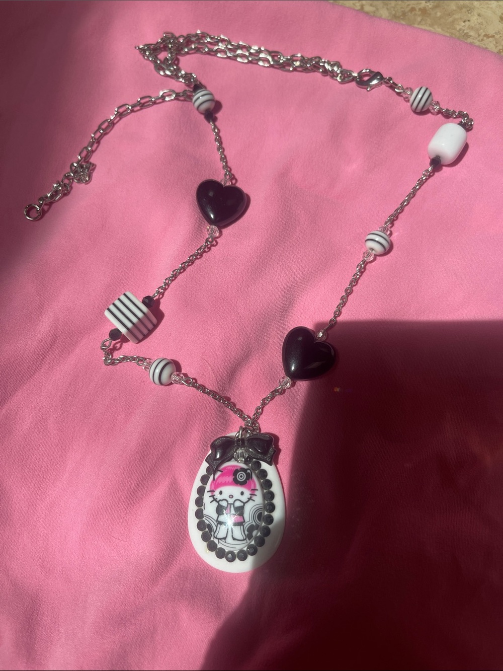 2004 Tarina Tarantino Hello Kitty Punk Head collection necklace Sanrio Y2K RARE